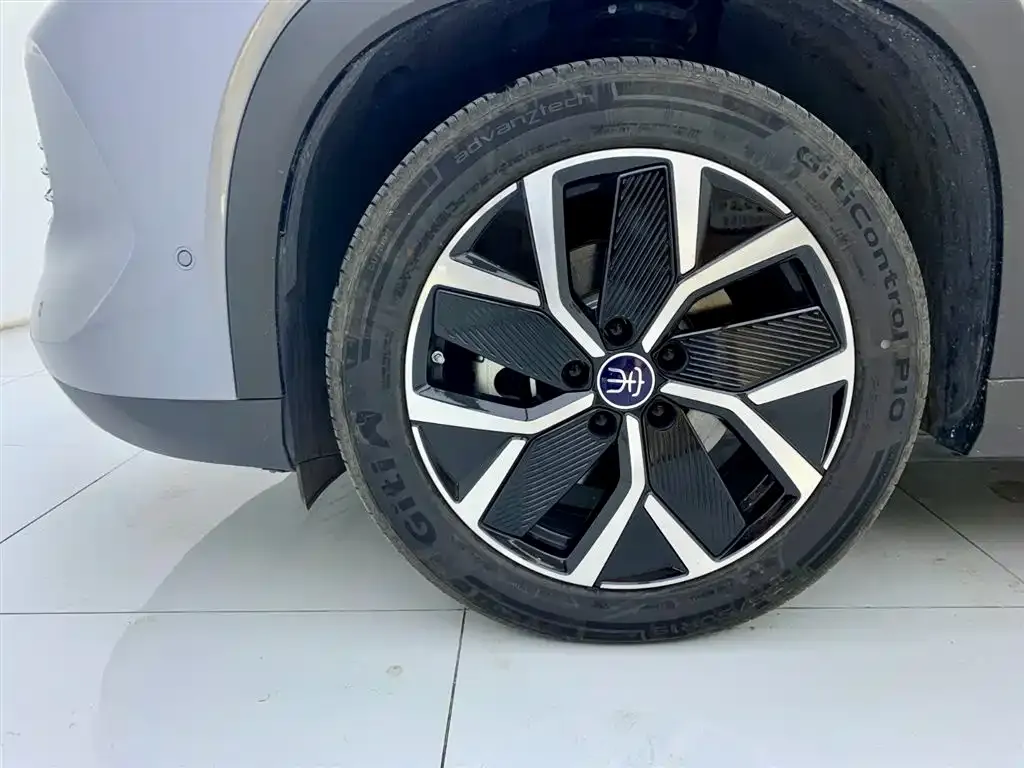 BYD L DM-i — фото 10