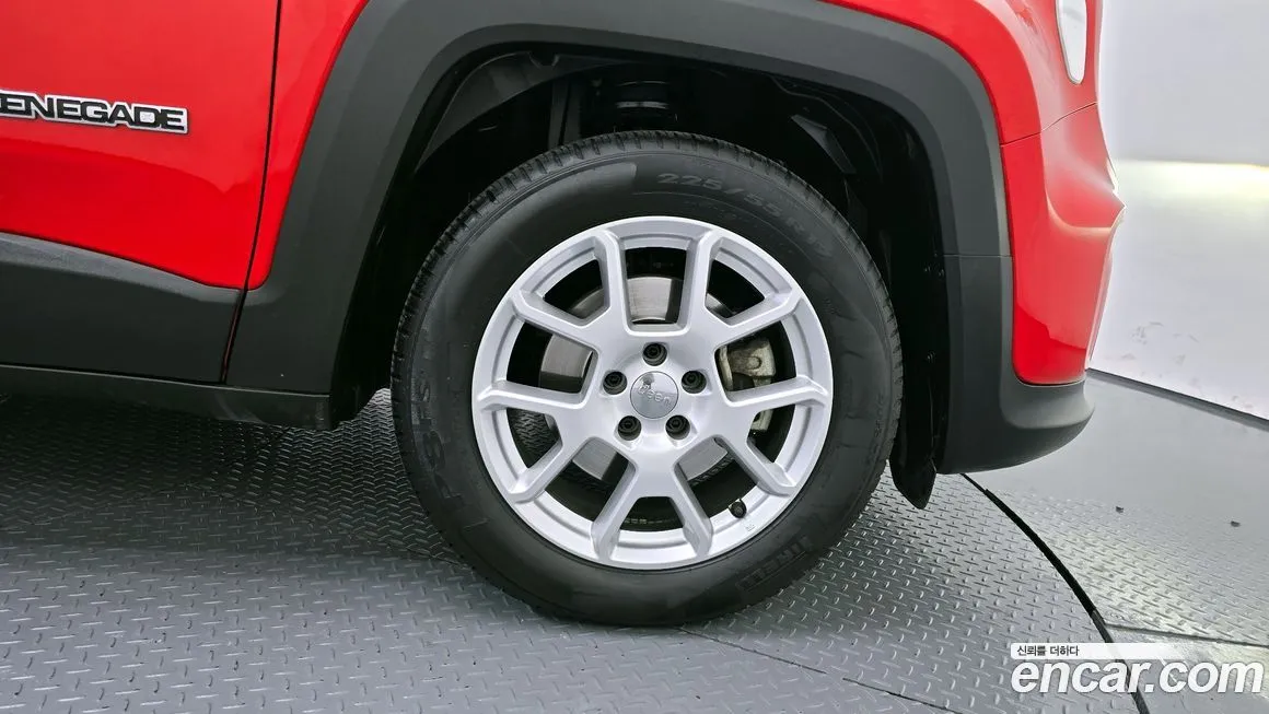 Jeep Renegade — фото 10