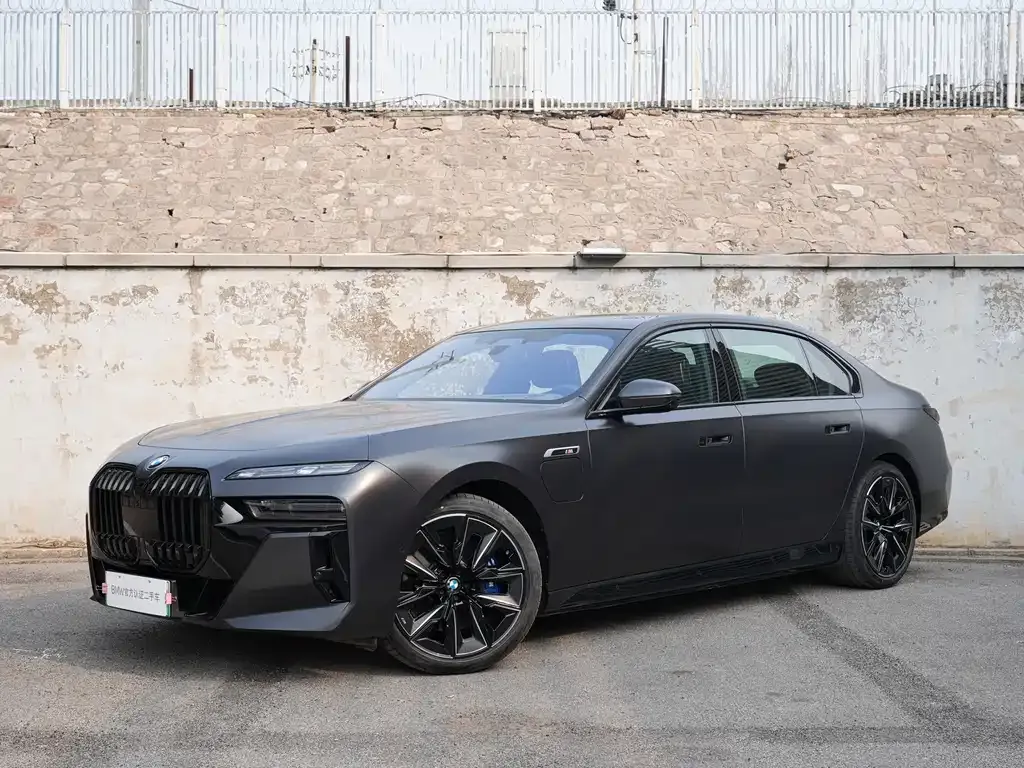 BMW i7