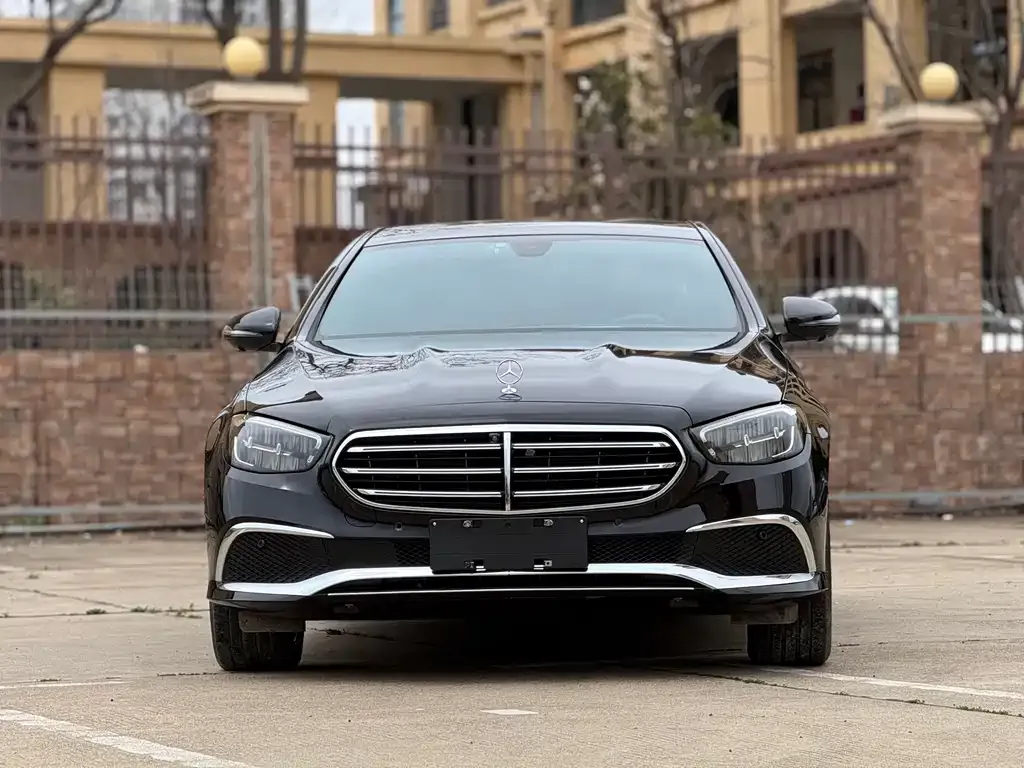 Mercedes-Benz E-Class — фото 4