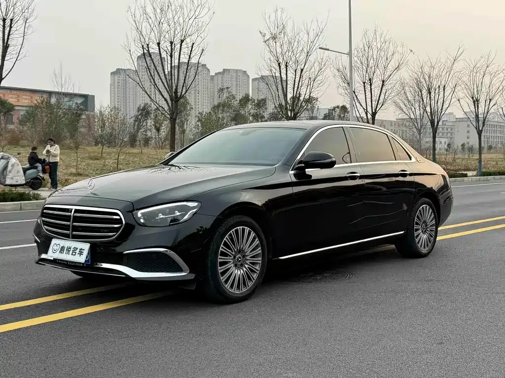 Mercedes-Benz E-Class — фото 1