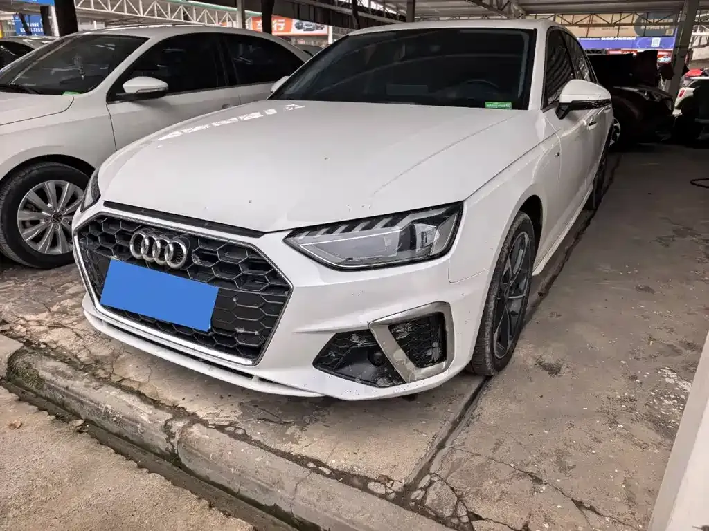 Audi A4L 2022 из CN, фото 1