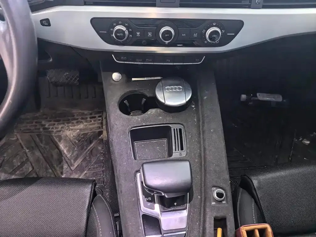 Audi A4L 2022 из CN, фото 10