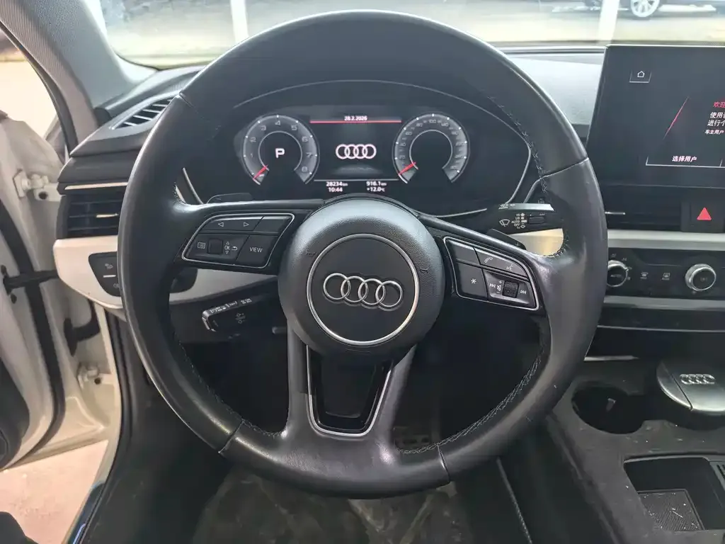 Audi A4L 2022 из CN, фото 2