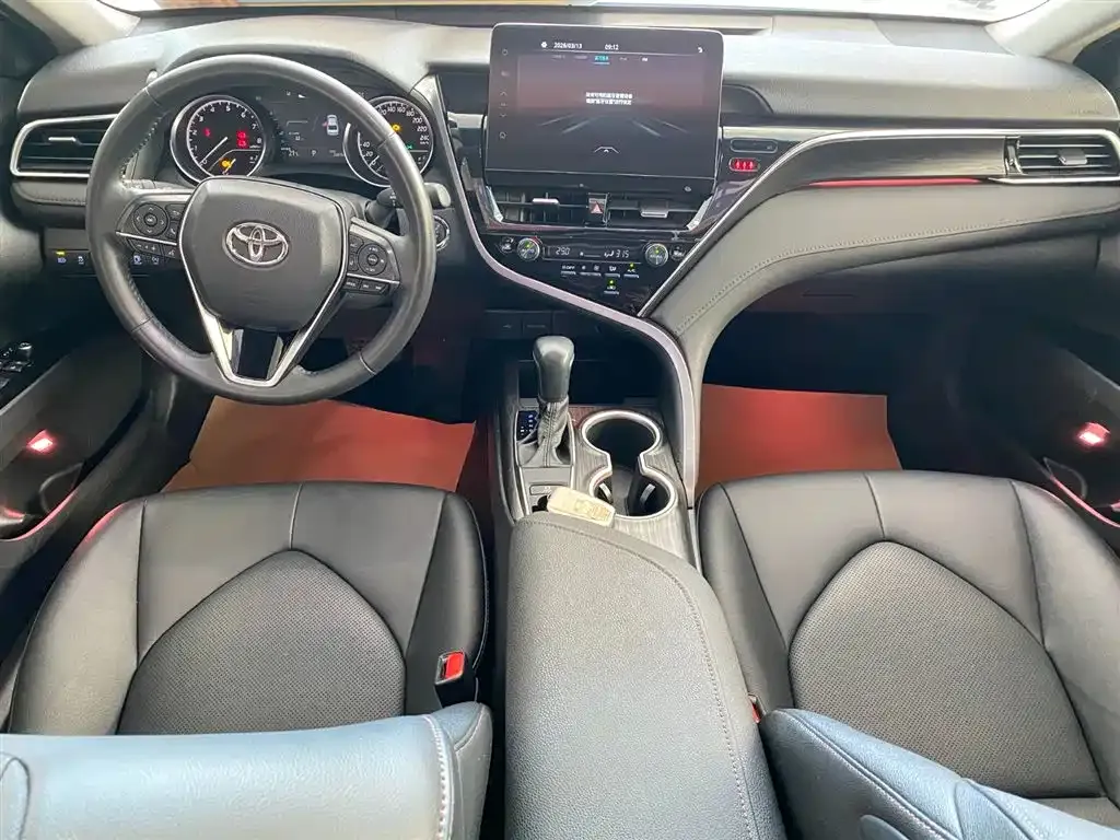 Toyota Camry — фото 10