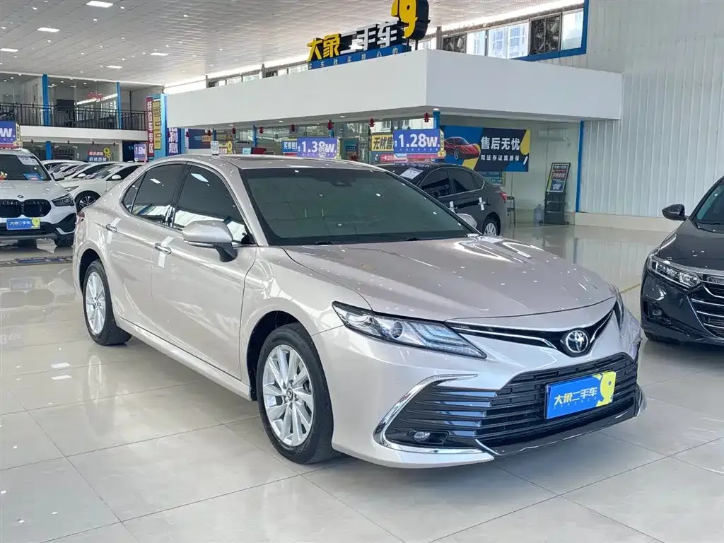 Toyota Camry — фото 2