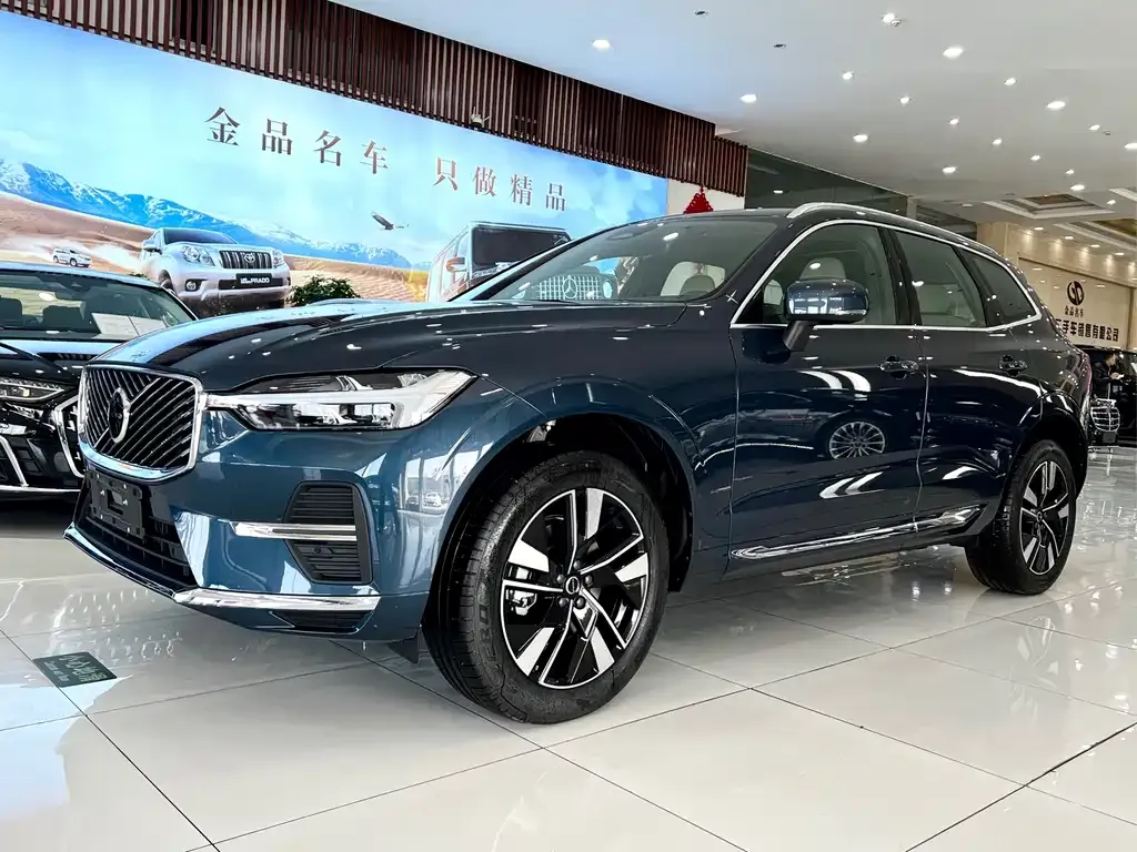 Volvo XC60 — фото 1