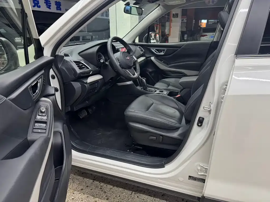 Subaru Forester — фото 4