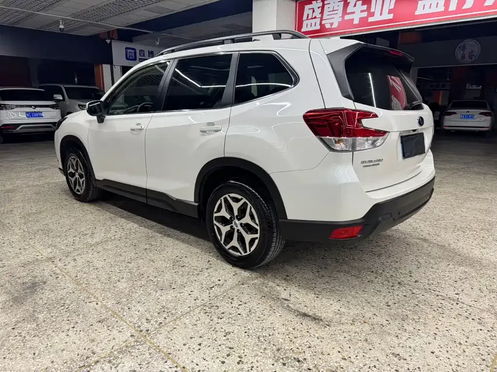 Subaru Forester — фото 8