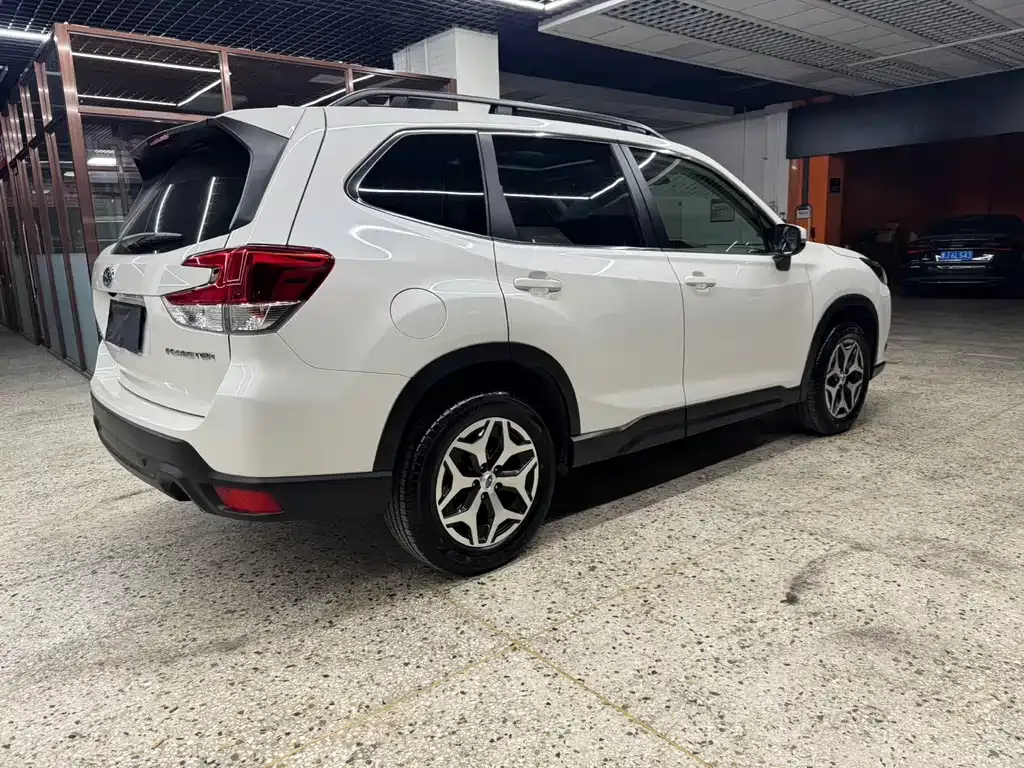 Subaru Forester — фото 9