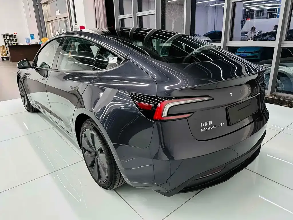 Tesla Model 3 — фото 2