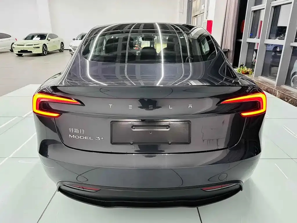 Tesla Model 3 — фото 9