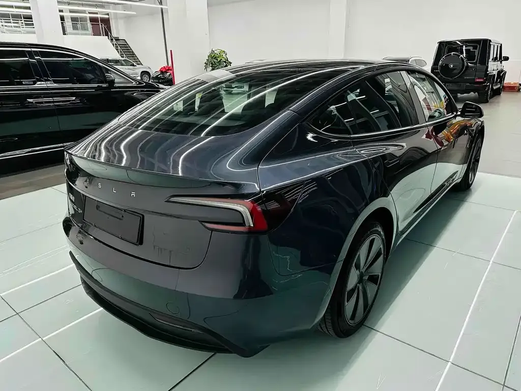 Tesla Model 3 — фото 10