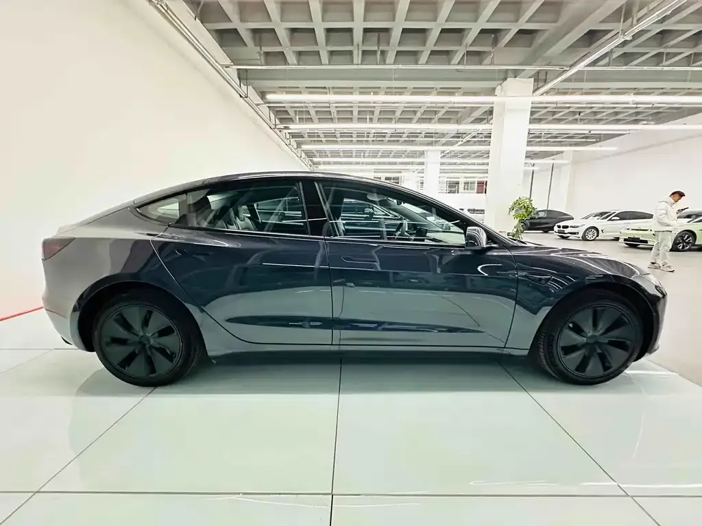 Tesla Model 3 — фото 6