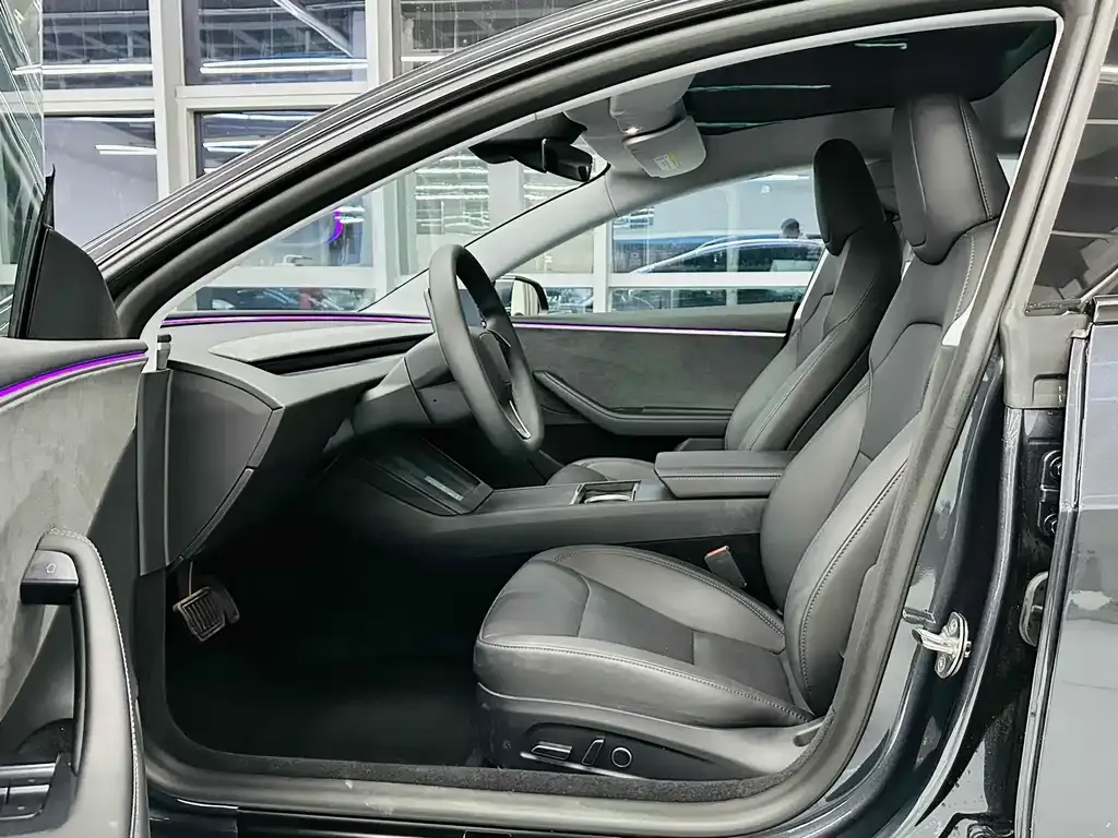 Tesla Model 3 — фото 3