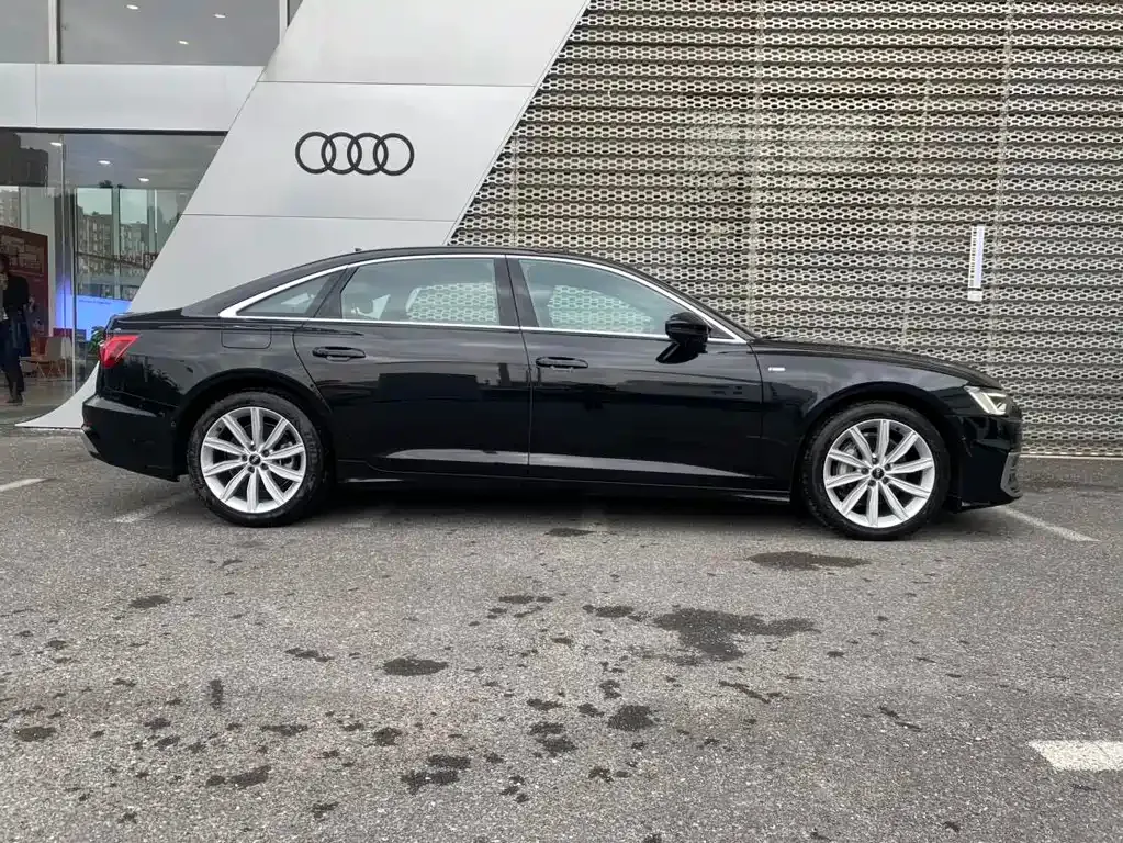 Audi A6L — фото 8