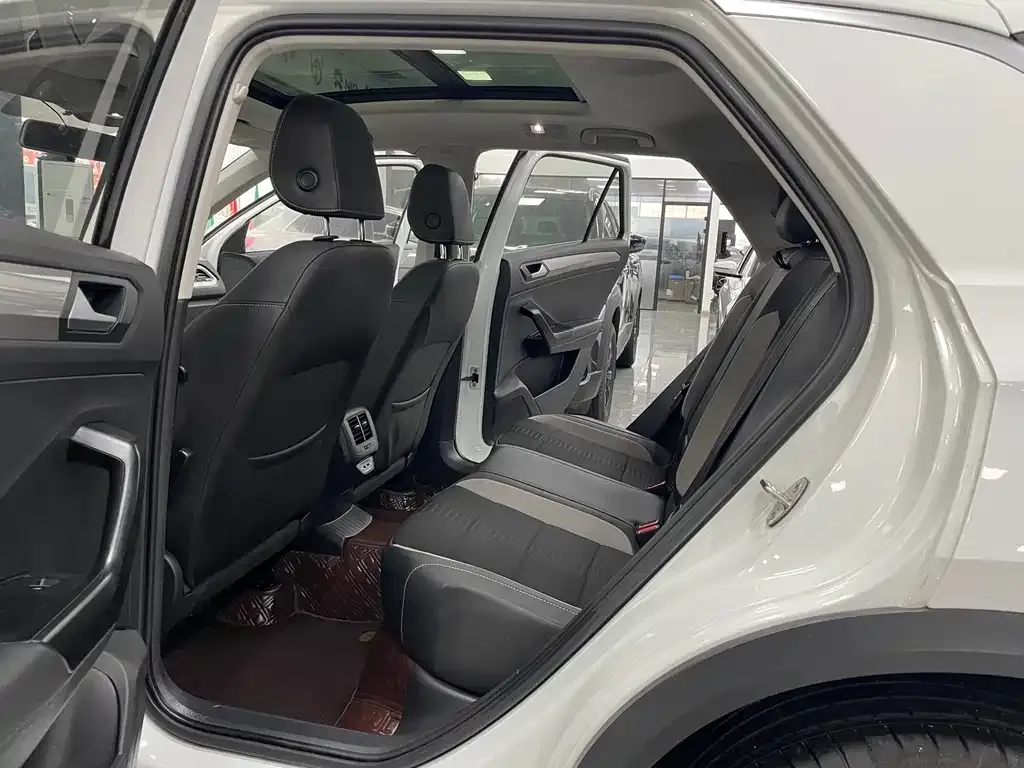 Volkswagen T-Roc 2021 из CN, фото 2