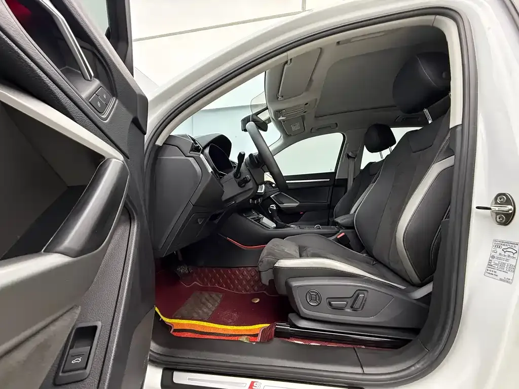 Audi Q3 2021 из CN, фото 9