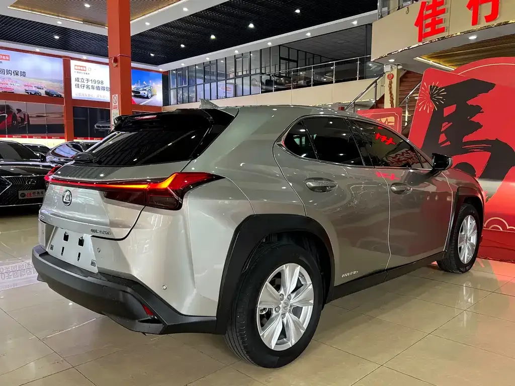 Lexus UX — фото 9