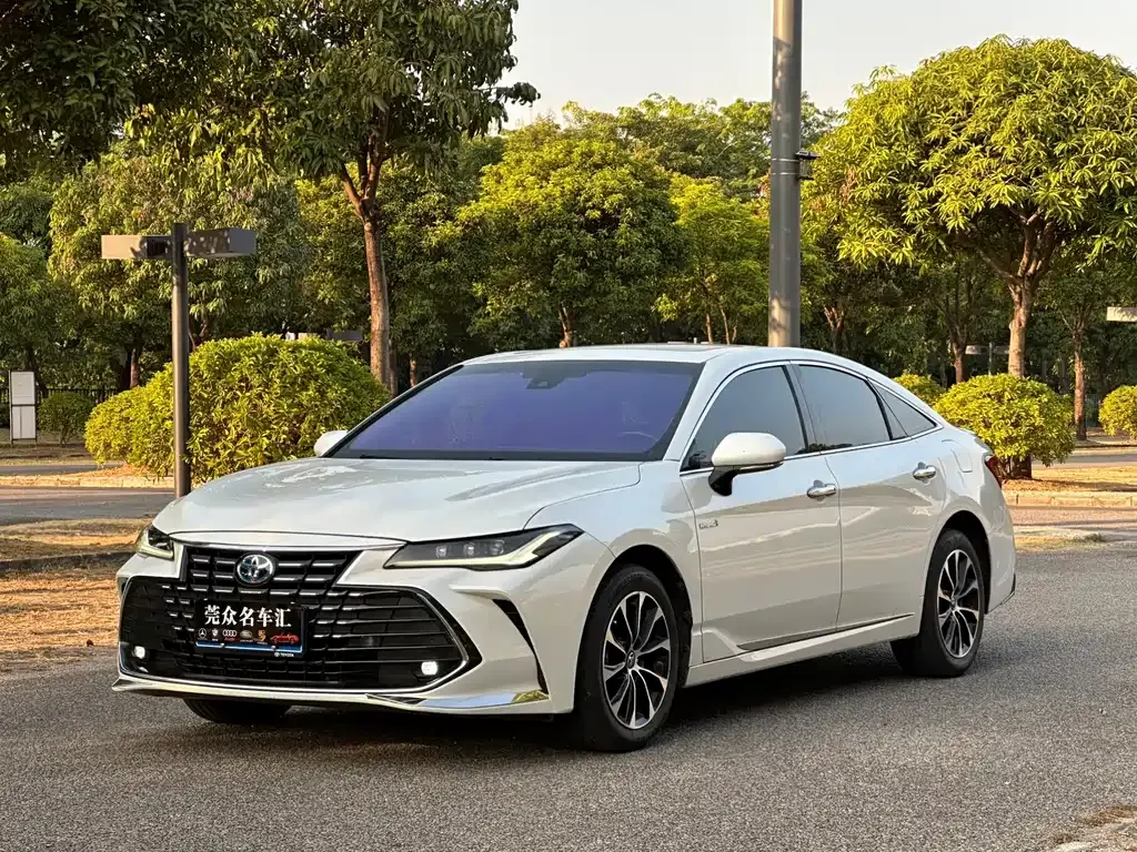 Toyota Avalon — фото 1