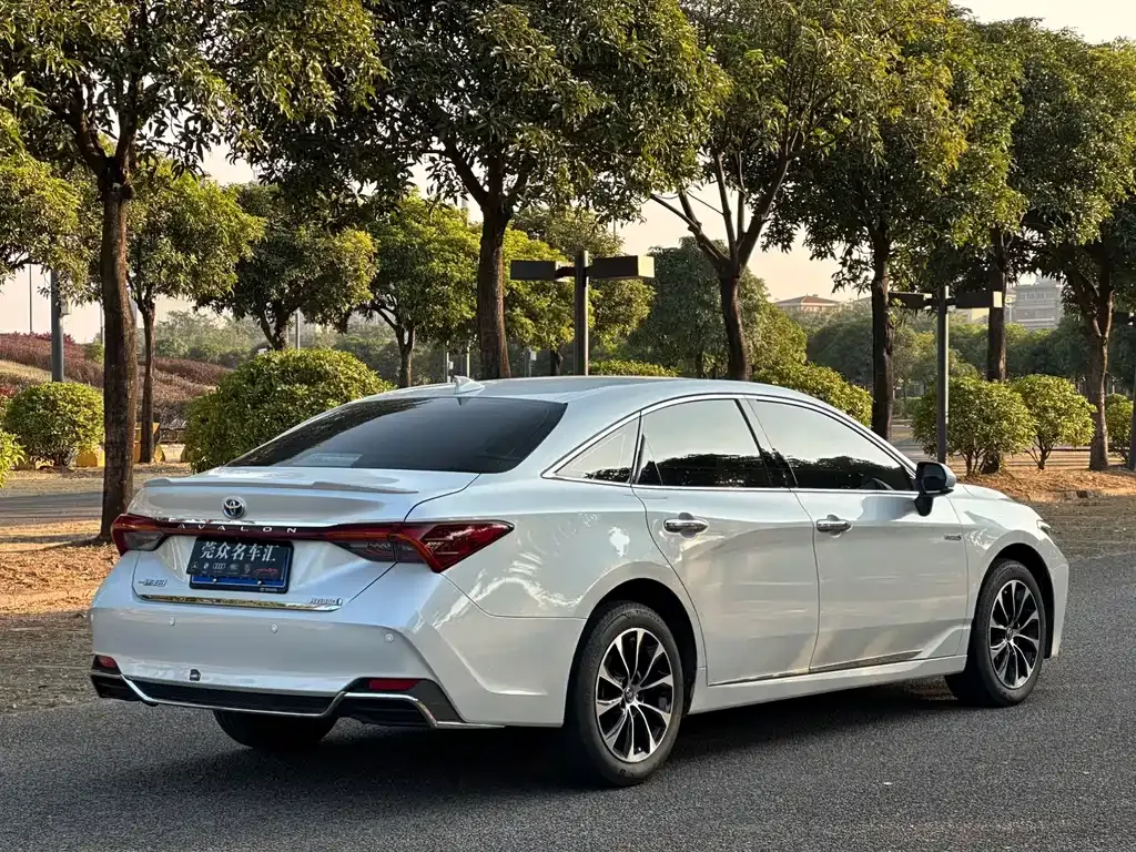 Toyota Avalon — фото 10