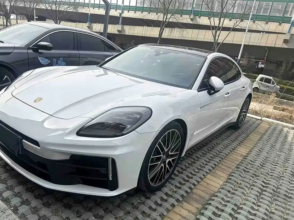 Porsche Panamera — фото 1