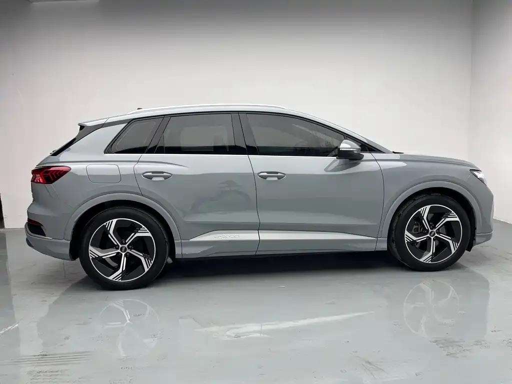 Audi Q4 e-tron — фото 6