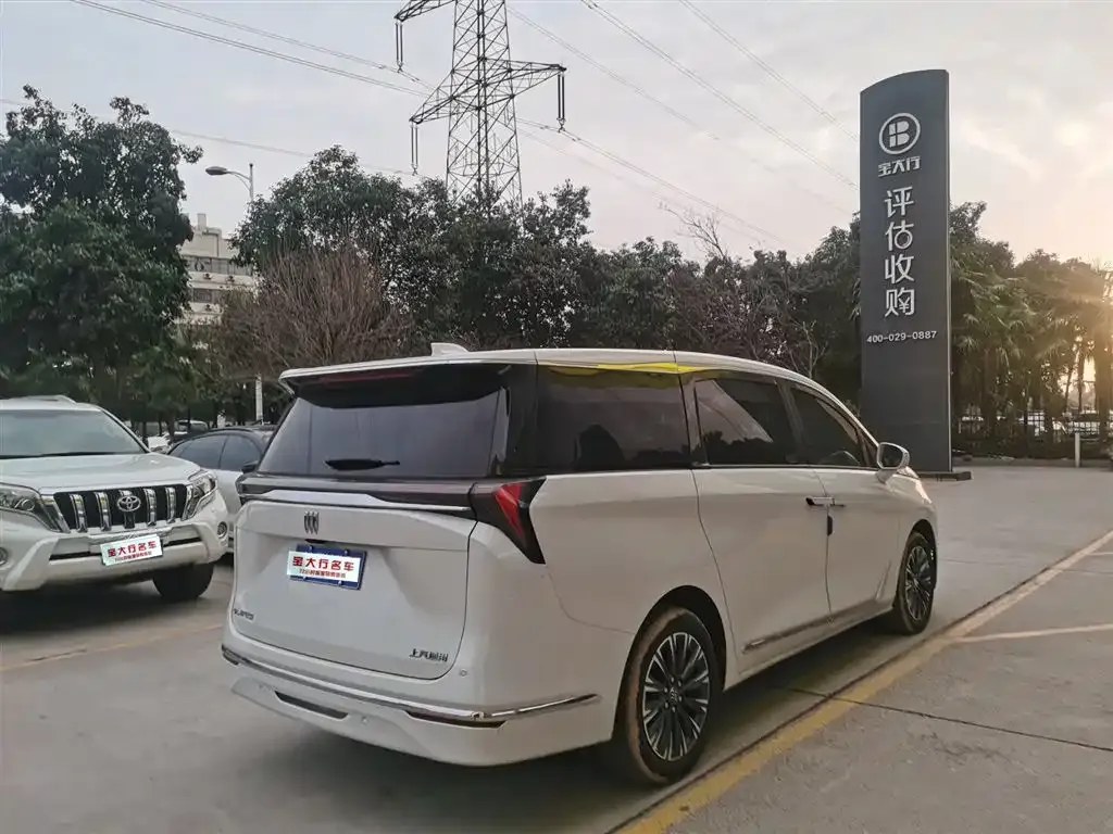 Buick GL8 2025 из CN, фото 3