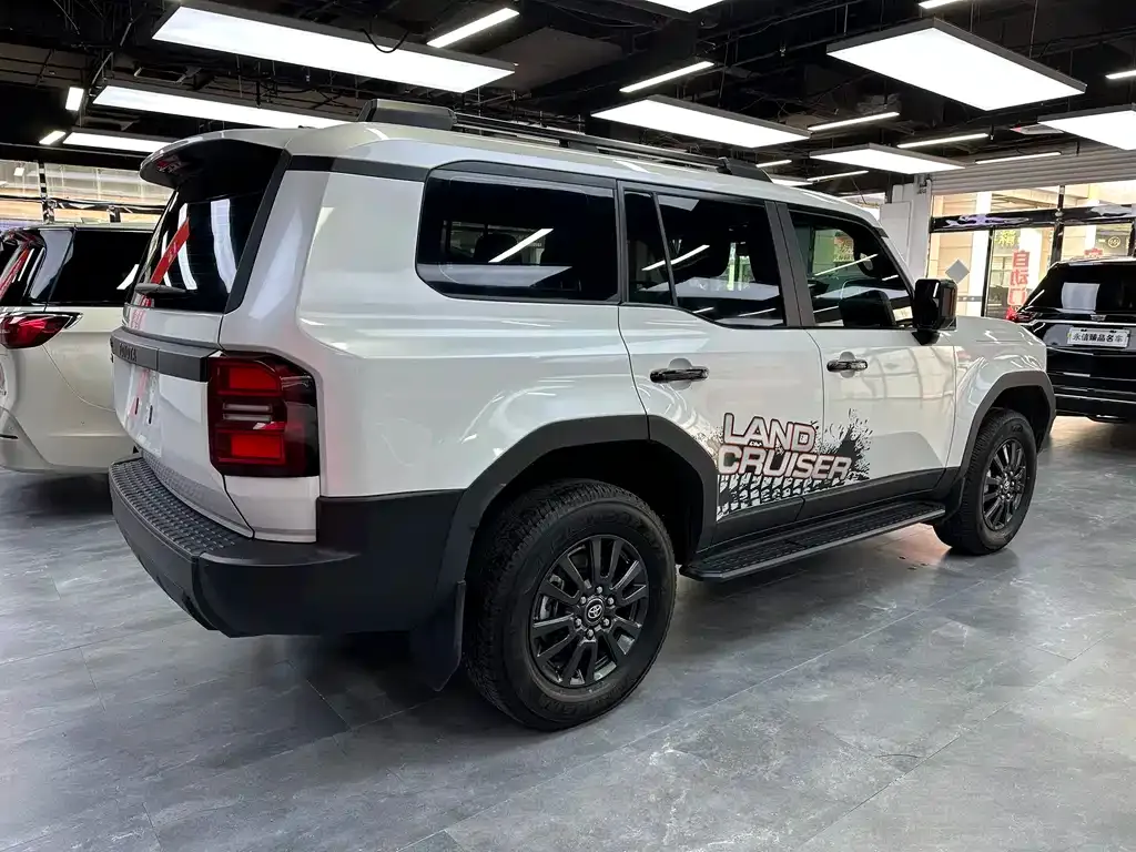 Toyota Prado 2024 из CN, фото 3