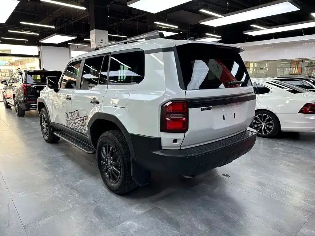 Toyota Prado 2024 из CN, фото 9