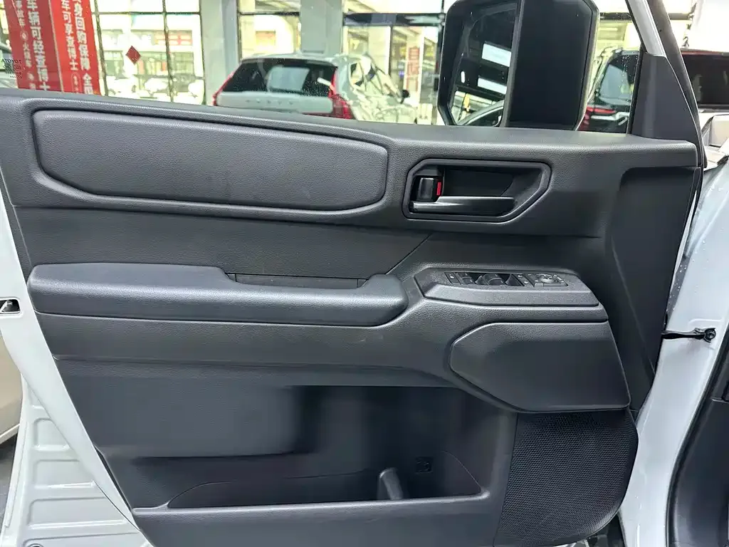Toyota Prado 2024 из CN, фото 6