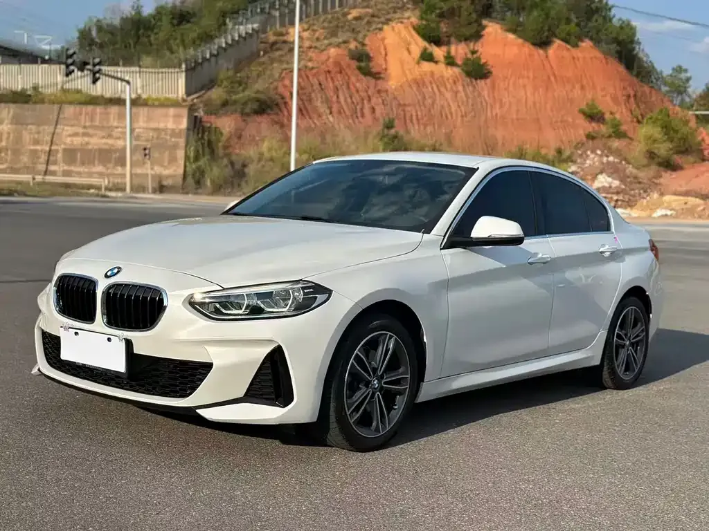 BMW 1 Series 2022 из CN, фото 1