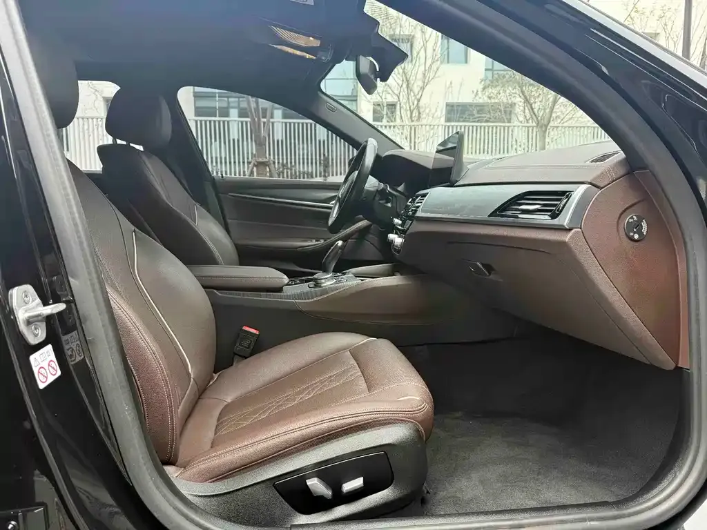 BMW 5 Series New Energy — фото 9