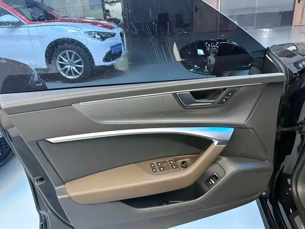 Audi A7L 2023 из CN, фото 3