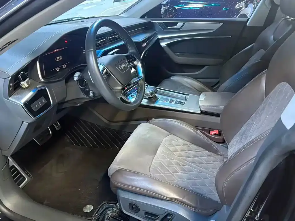 Audi A7L 2023 из CN, фото 7