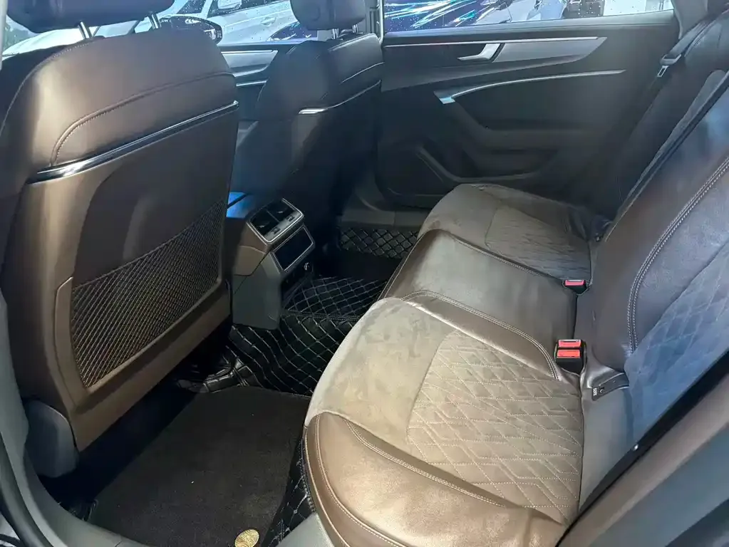 Audi A7L 2023 из CN, фото 6