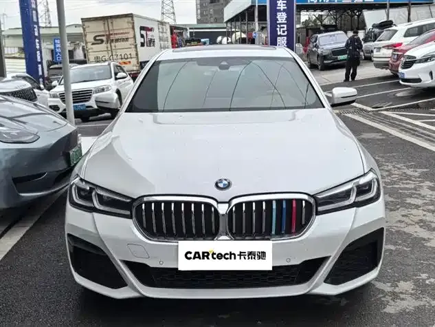 BMW 5 Series 2023 из CN, фото 3