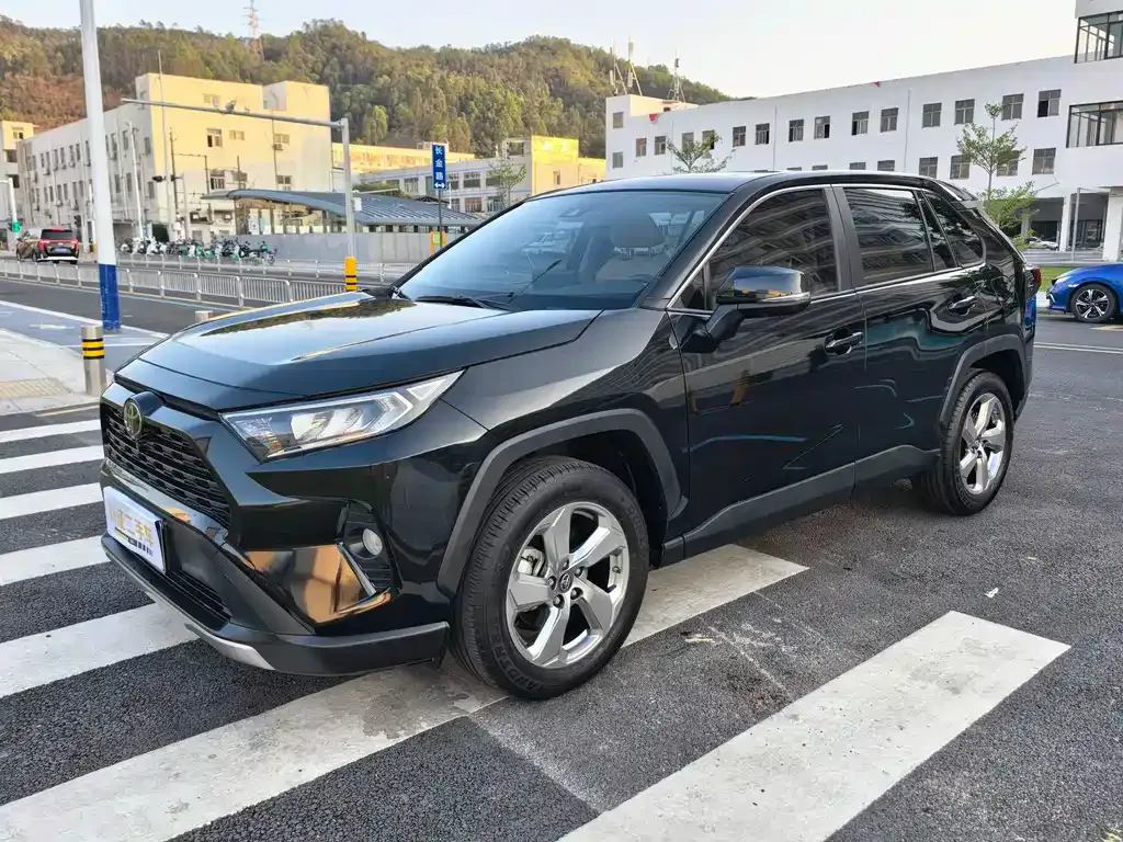 Toyota RAV4 2021 из CN, фото 1