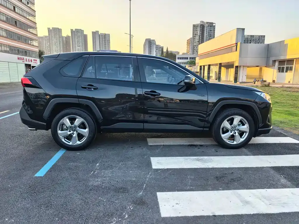 Toyota RAV4 2021 из CN, фото 3