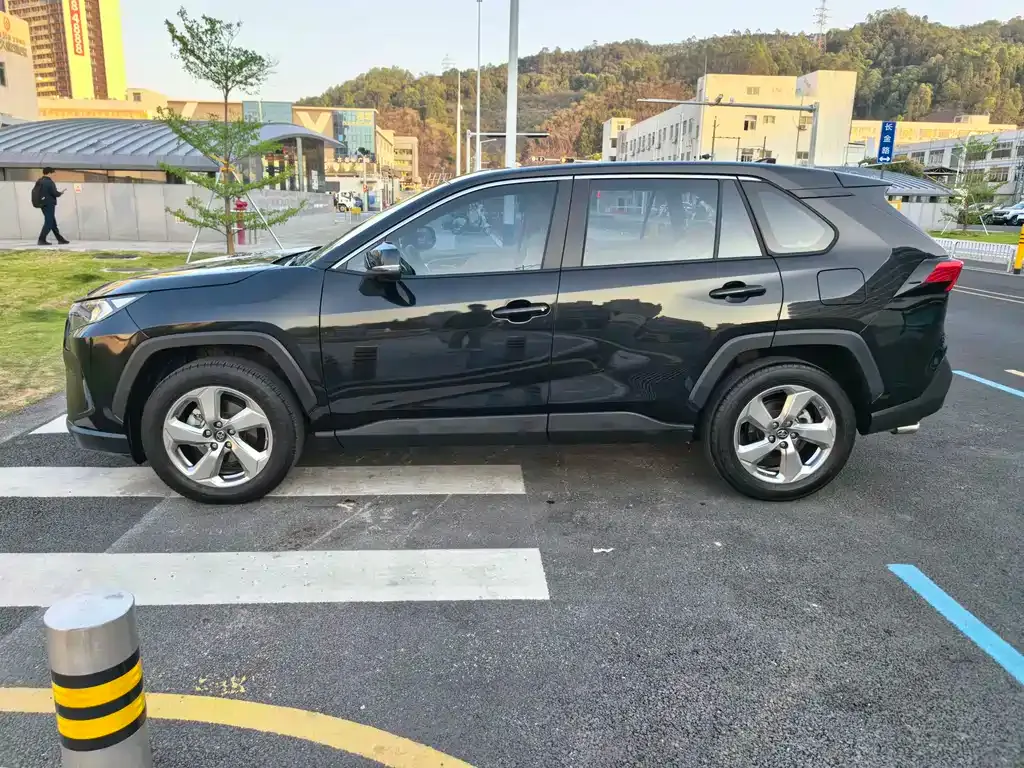 Toyota RAV4 2021 из CN, фото 7