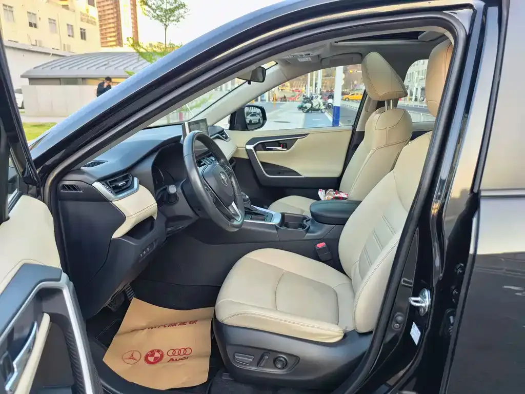 Toyota RAV4 2021 из CN, фото 5
