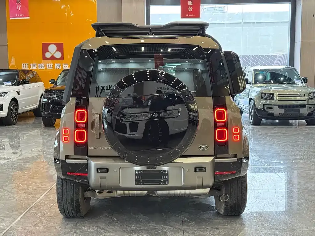Land Rover Defender — фото 10