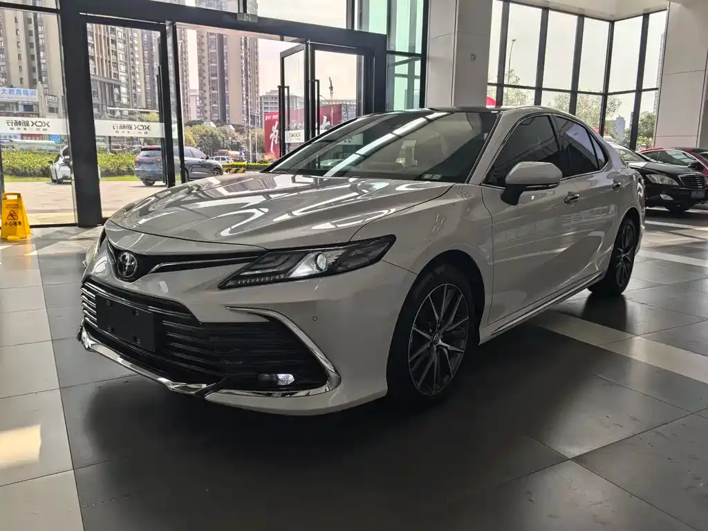 Toyota Camry 2023 из CN, фото 1