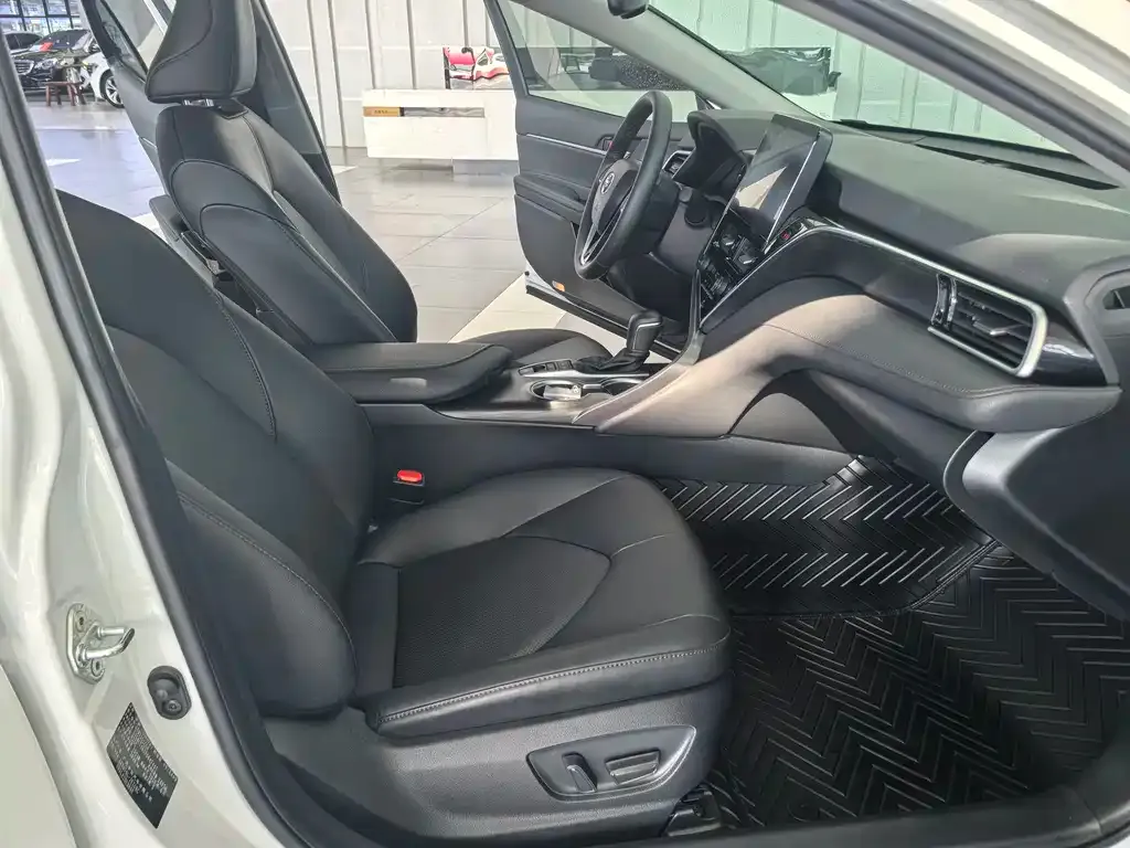 Toyota Camry 2023 из CN, фото 4