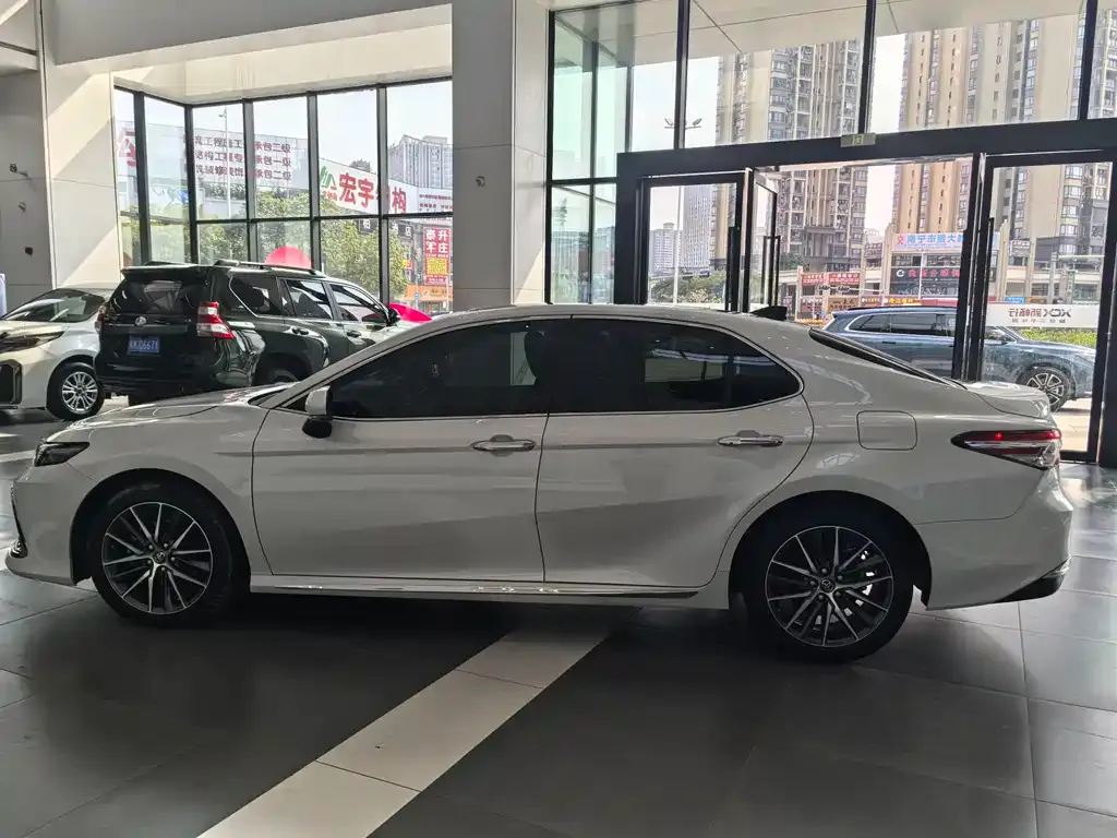 Toyota Camry 2023 из CN, фото 3