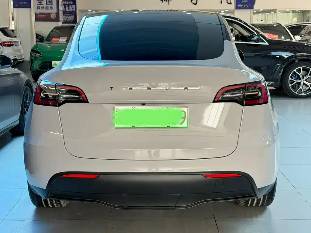 Tesla Model Y — фото 8