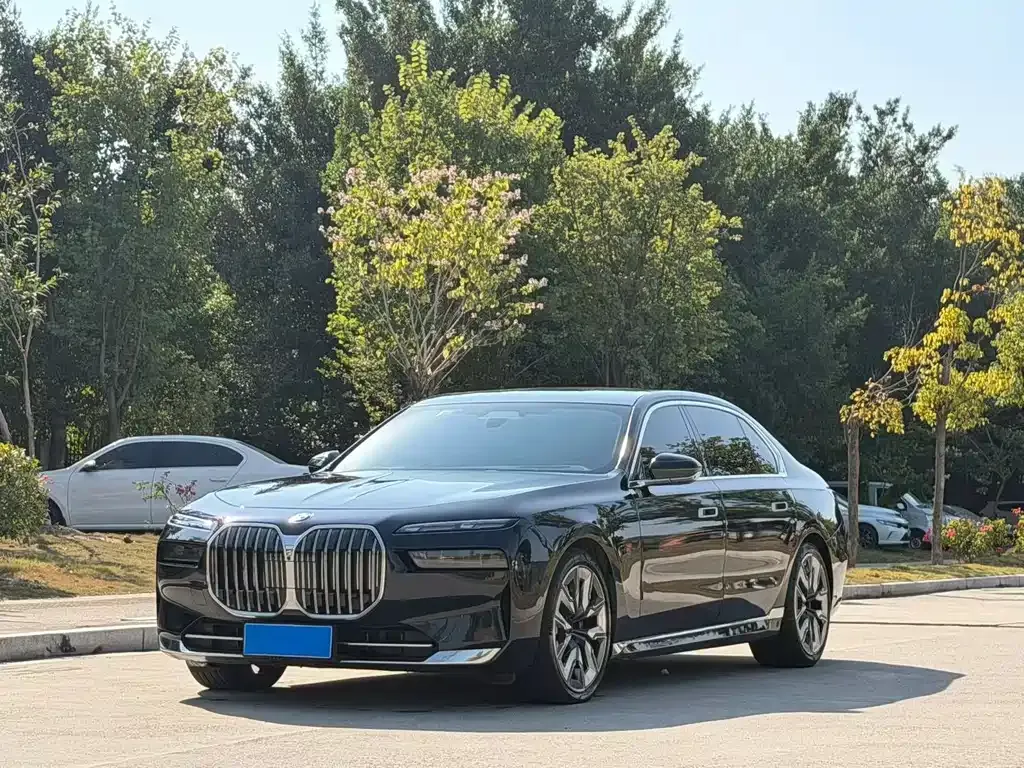 BMW 7 Series — фото 1