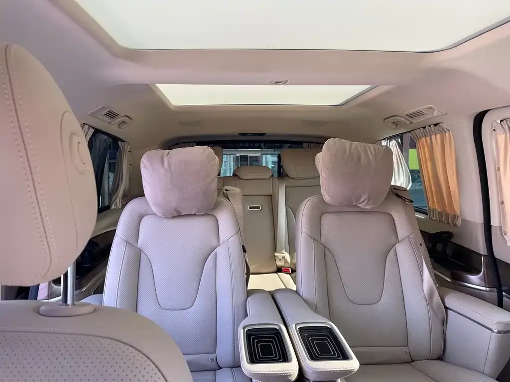 Mercedes-Benz V-Class 2023 из CN, фото 2