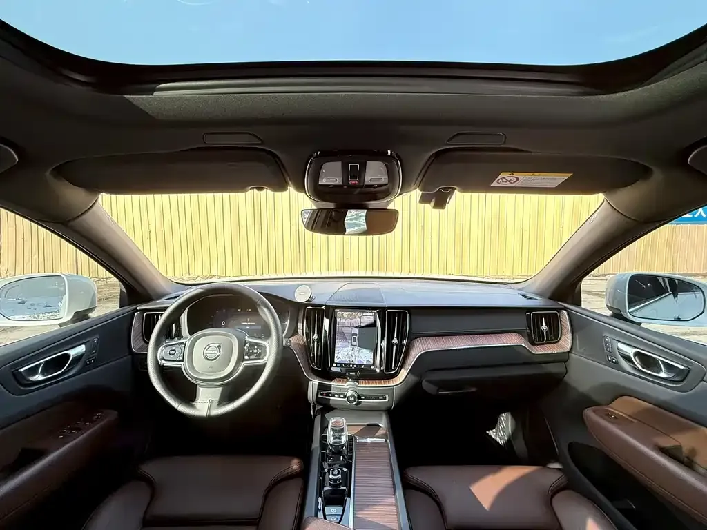 Volvo XC60 PHEV 2021 из CN, фото 3