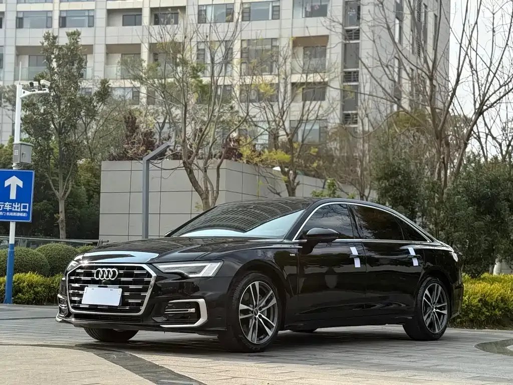 Audi A6L — фото 1